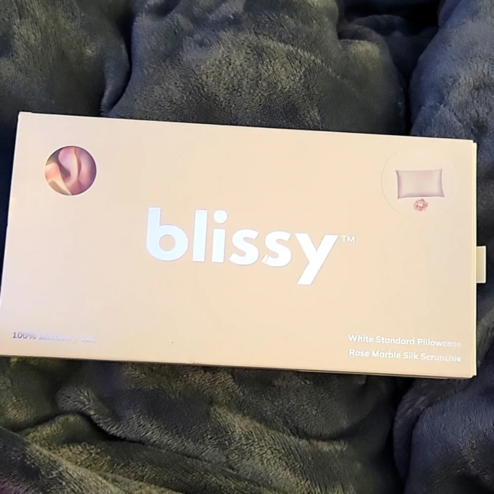Blissy 100% Mulberry silk White standard pillowcase w/Rose Marble Scrunchy NEW…